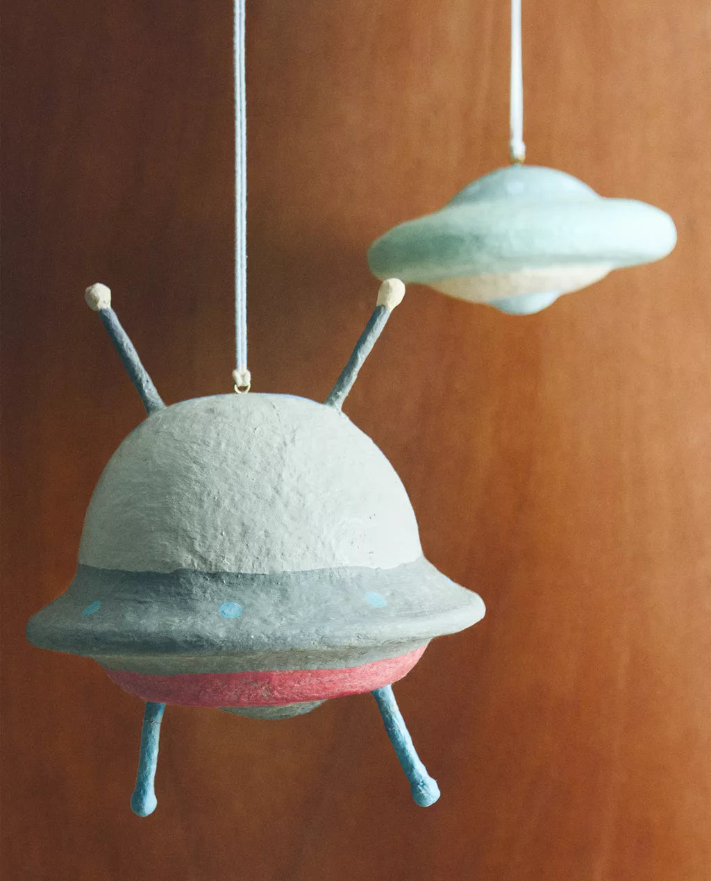 PLATOS VOLADORES COLGANTES