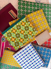 Cargar imagen en el visor de la galería, KIT CUADERNOS Y LIBRETAS RETRO
