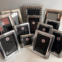 Cargar imagen en el visor de la galería, SET PORTARRETRATOS RETRO I
