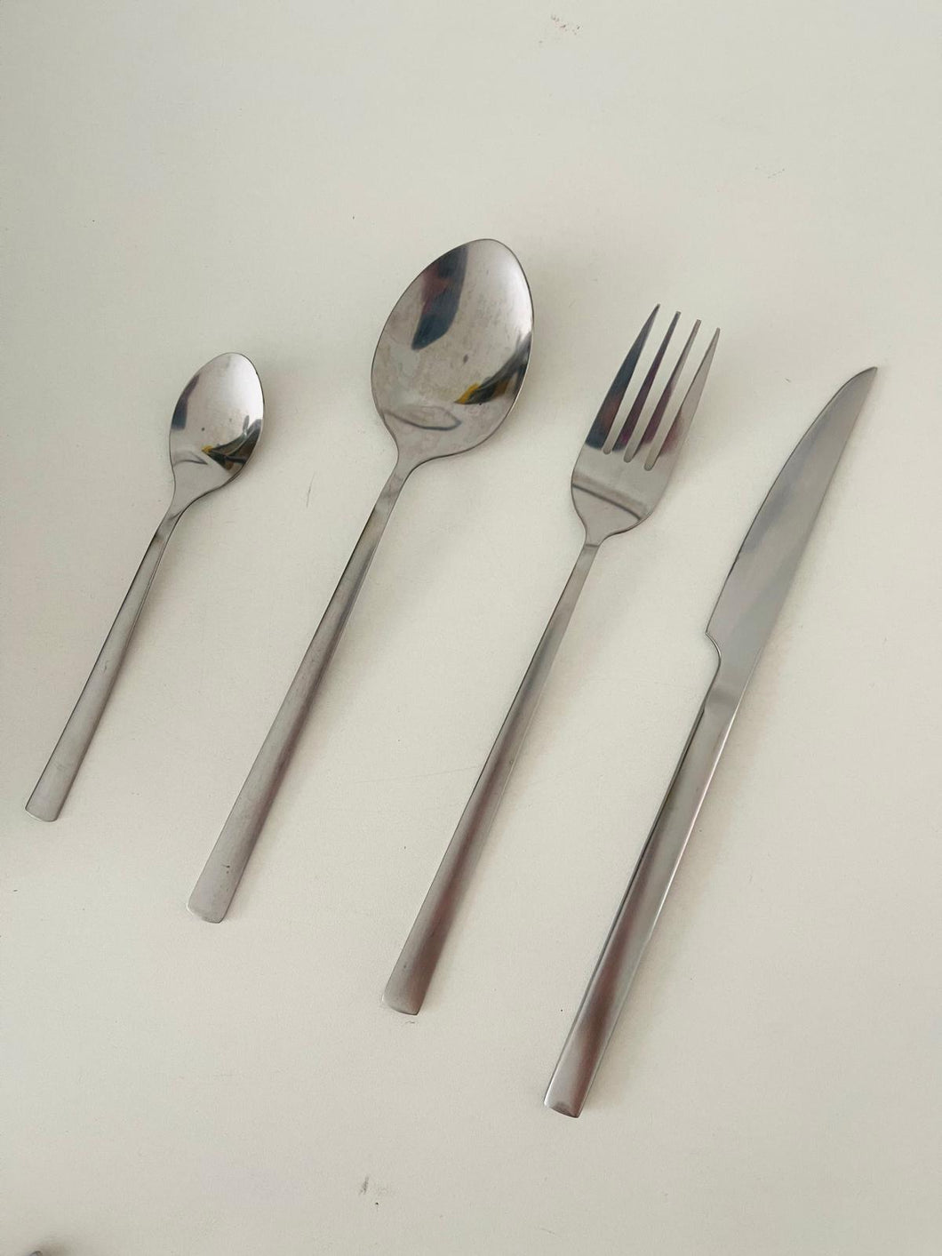 JUEGO DE CUBIERTOS PLATEADOS I
